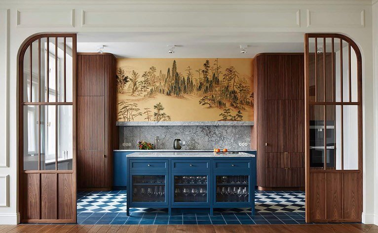 My DREAM kitchen 👉🏻
Recently redesigned apartment in Warsaw by Marta Chrapka of Polish interior design practice @colombe_studio
#intreriordesign #interiorinspo #kitchengoals #architecture #poland #polishinteriors